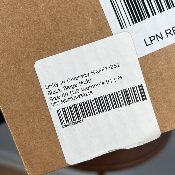 Unity in Diversity Happy strappy multicolor suede slingback sandals size 9 - Picture 8 of 8